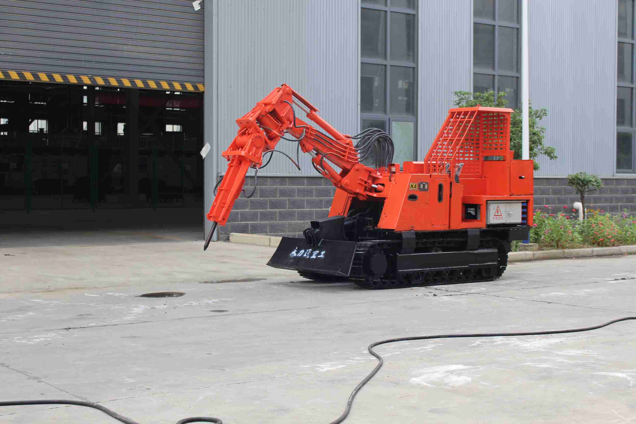 康定情歌城夜生活：折多河灯光秀与藏餐酒吧