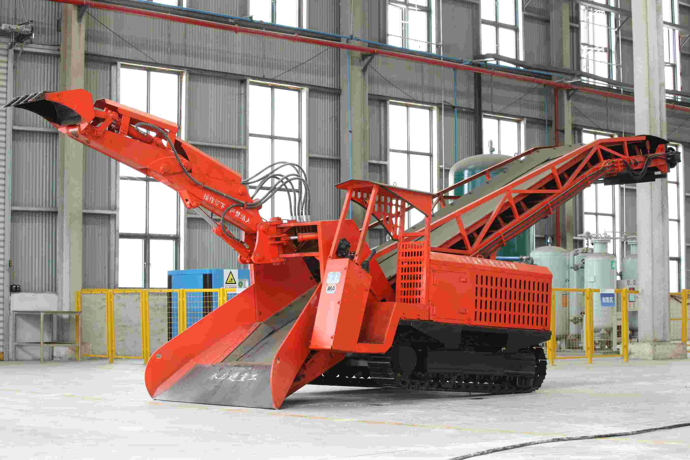 成都自然博物馆攻略：恐龙骨架与矿物宝石互动