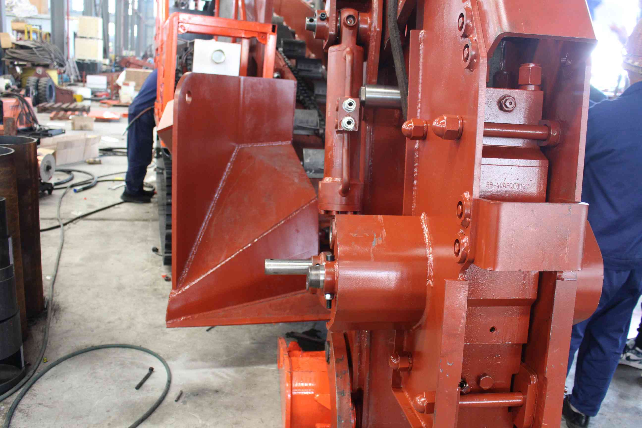 埃安AIONUT：全球战略车型续航超800km